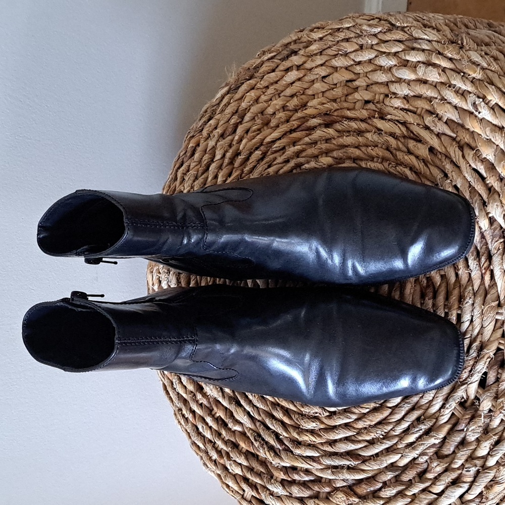 Talbots Womens Black Leather Side Zip Square Toe Low Heel Ankle Booties S-7.5 - Picture 4 of 9